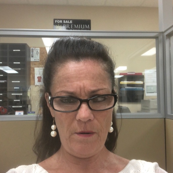 Meet your Posher, Lisa - Picture 1 of 1